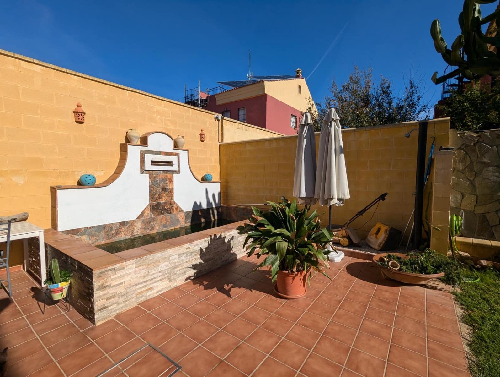 4 bedroom Semi-detached Villa for sale in Sanlucar la Mayor with pool garage - € 245,000 (Ref: 9897343)