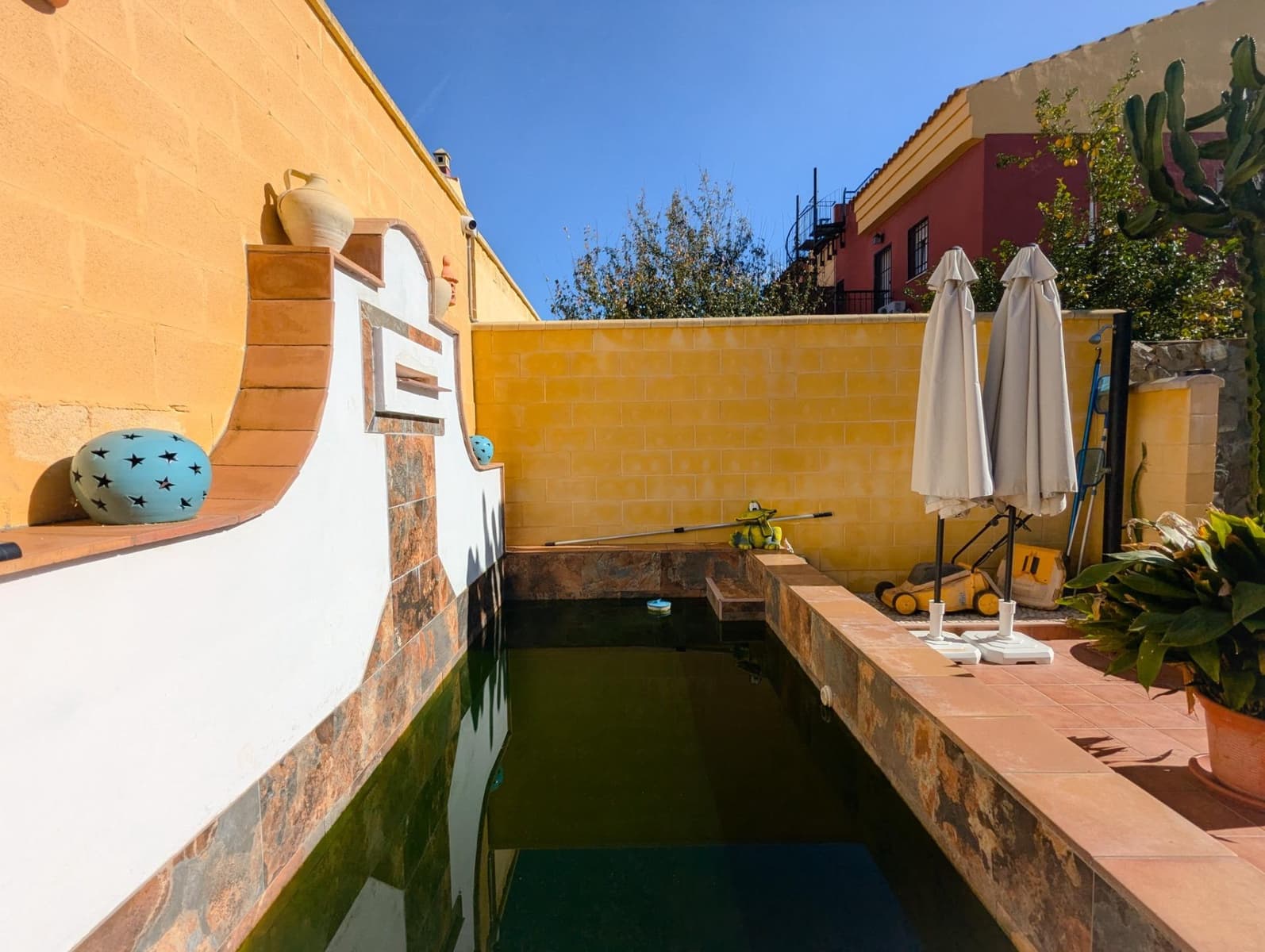 4 bedroom Semi-detached Villa for sale in Sanlucar la Mayor with pool garage - € 245,000 (Ref: 9897343)