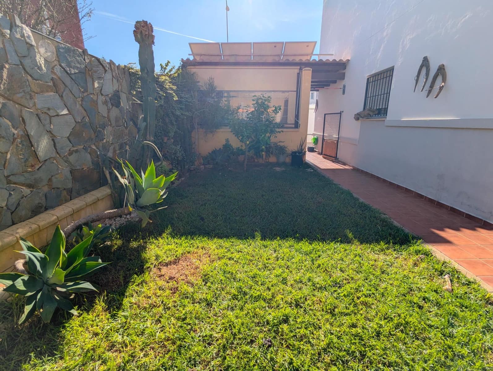 4 bedroom Semi-detached Villa for sale in Sanlucar la Mayor with pool garage - € 245,000 (Ref: 9897343)