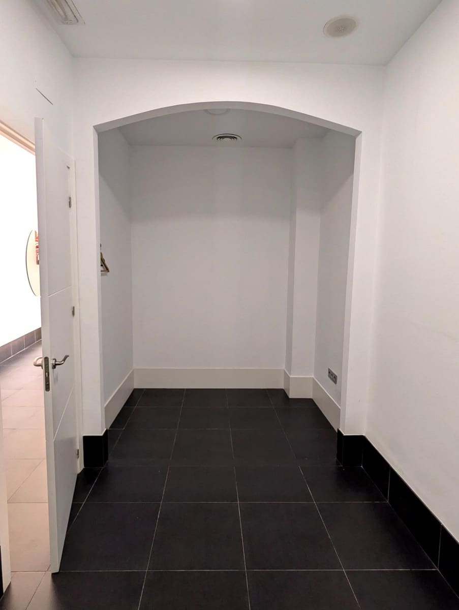 1 bedroom Commercial for rent in Sanlucar la Mayor - € 420 (Ref: 9897344)