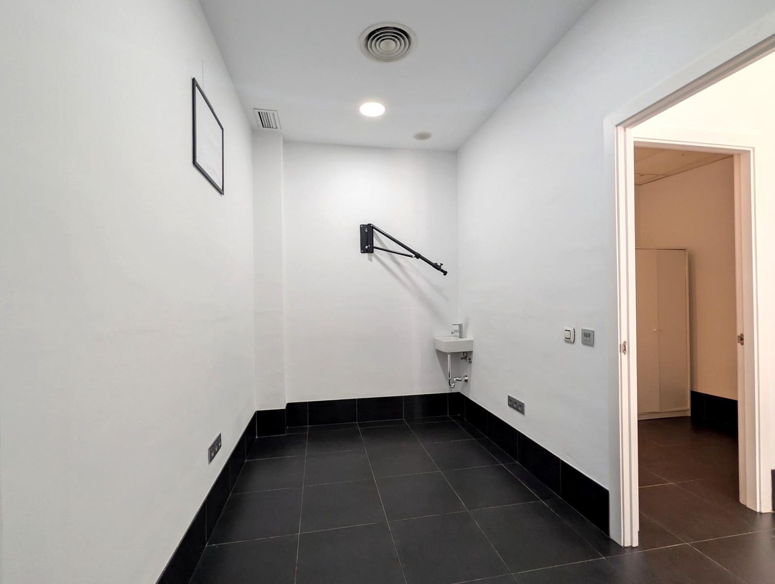 1 bedroom Commercial for rent in Sanlucar la Mayor - € 420 (Ref: 9897344)