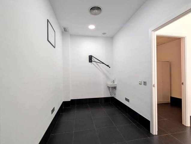 1 bedroom Commercial for rent in Sanlúcar la Mayor - € 420 (Ref: 9897344)