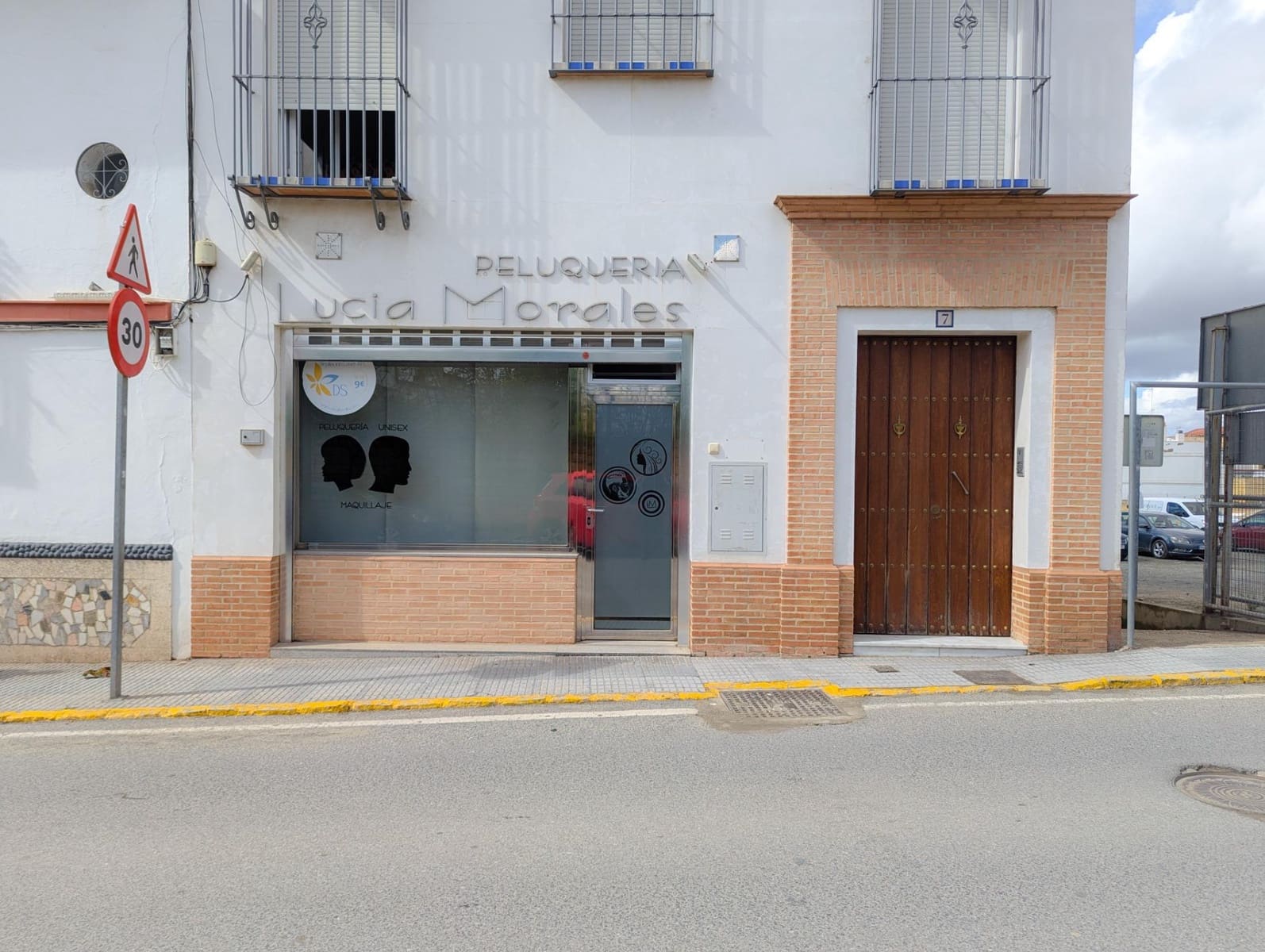 1 bedroom Commercial for rent in Sanlucar la Mayor - € 420 (Ref: 9897344)