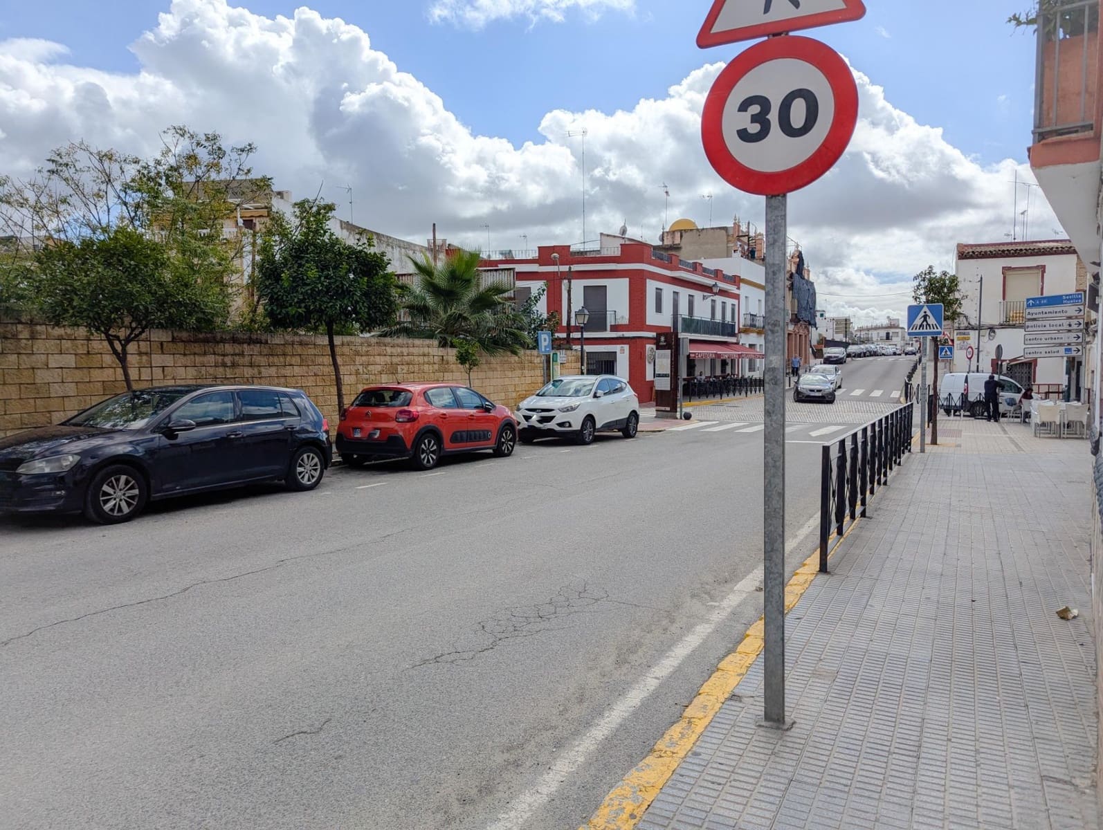 1 bedroom Commercial for rent in Sanlucar la Mayor - € 420 (Ref: 9897344)