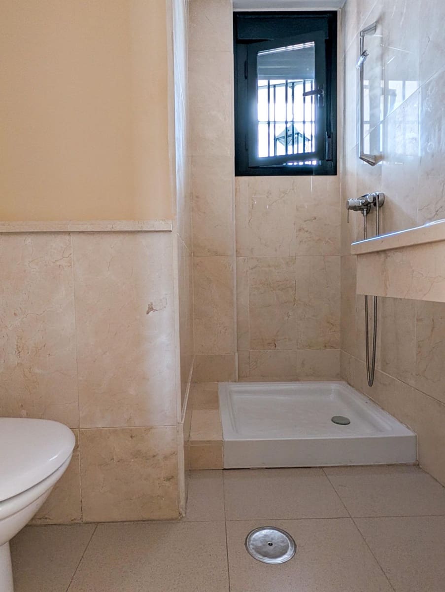 3 bedroom Townhouse for sale in Sanlucar la Mayor with pool - € 240,000 (Ref: 9897345)