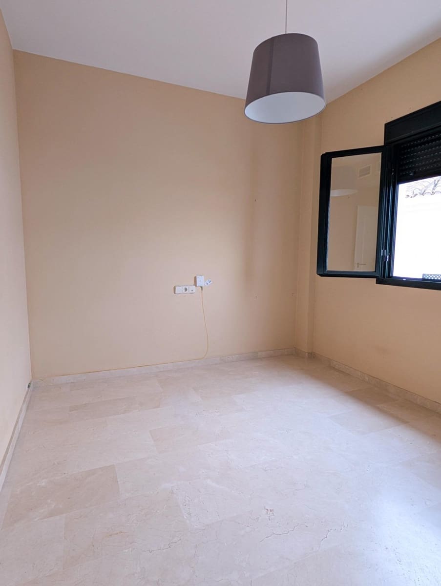 3 bedroom Townhouse for sale in Sanlucar la Mayor with pool - € 240,000 (Ref: 9897345)