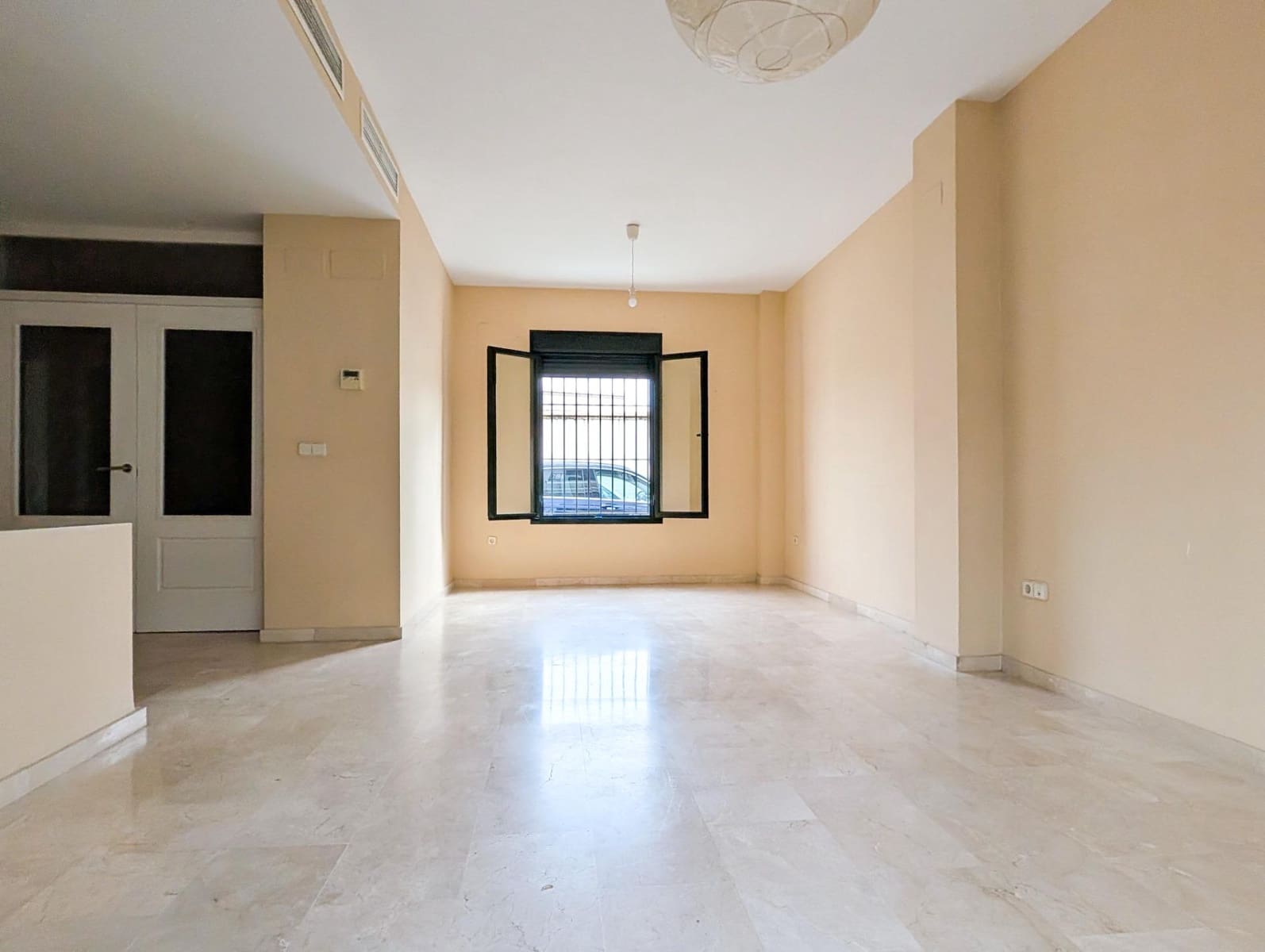 3 bedroom Townhouse for sale in Sanlucar la Mayor with pool - € 240,000 (Ref: 9897345)