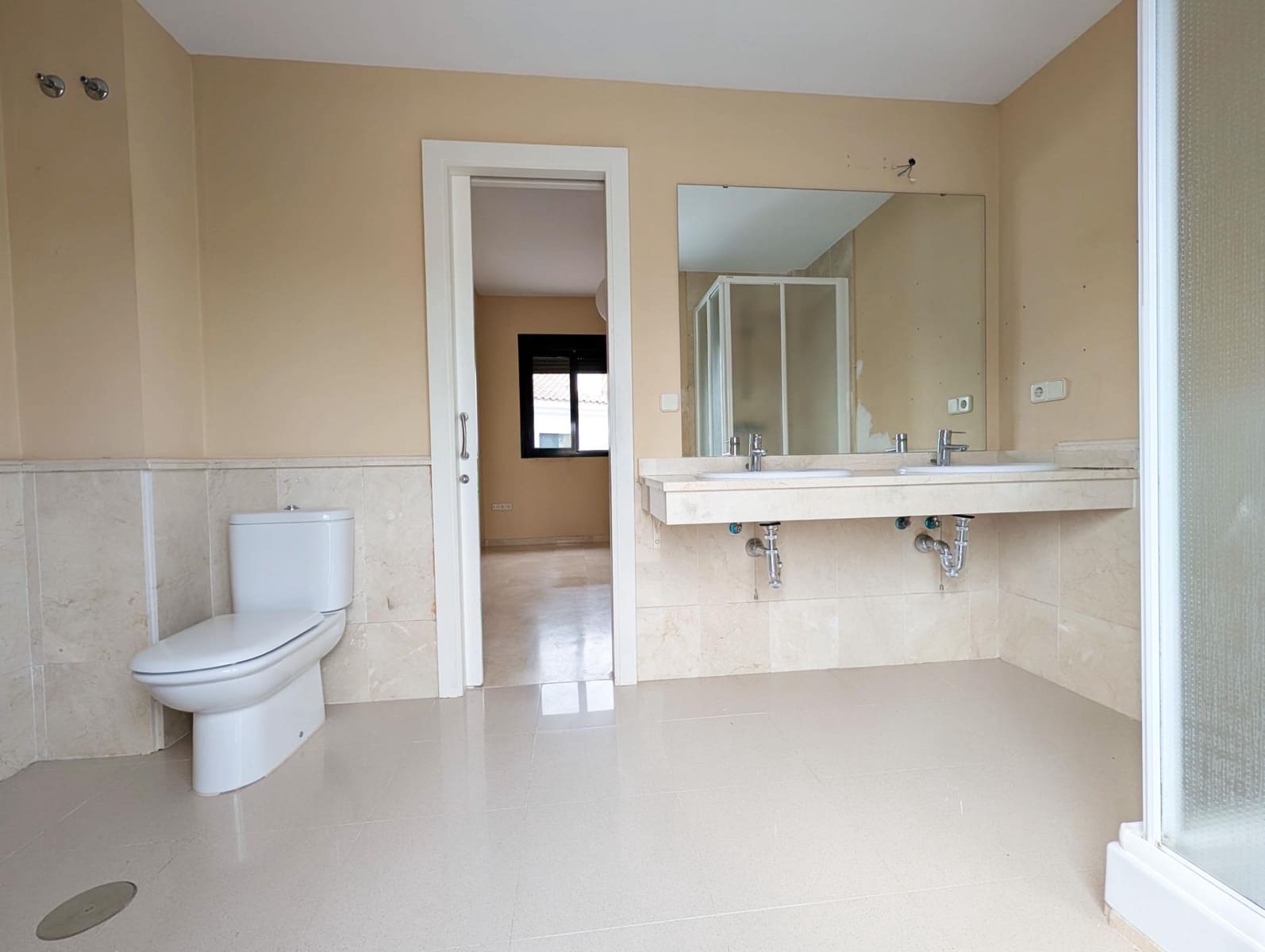 3 bedroom Townhouse for sale in Sanlucar la Mayor with pool - € 240,000 (Ref: 9897345)