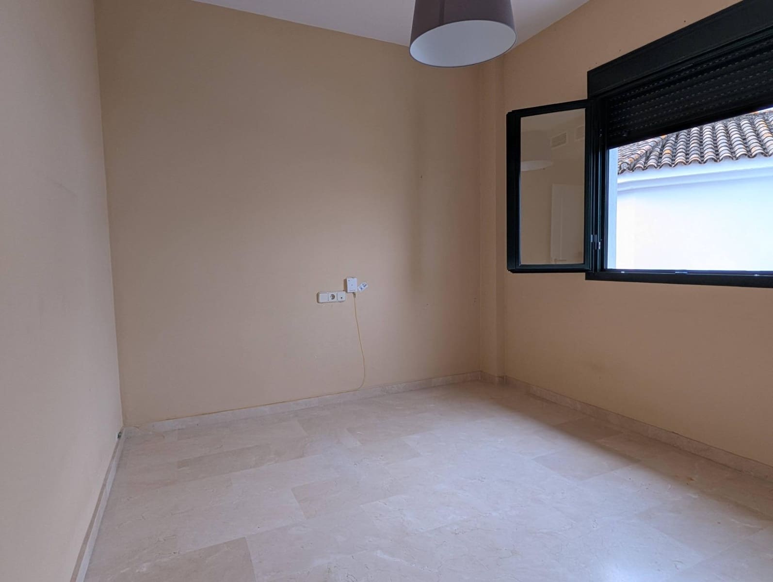 3 bedroom Townhouse for sale in Sanlucar la Mayor with pool - € 240,000 (Ref: 9897345)
