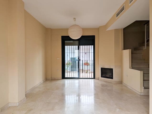 3 bedroom Townhouse for sale in Sanlúcar la Mayor with pool - € 240,000 (Ref: 9897345)