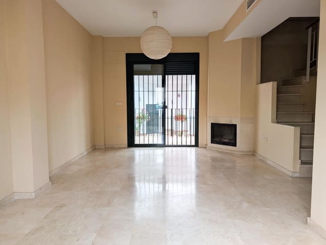 3 bedroom Townhouse for sale in Sanlúcar la Mayor with pool - € 240,000 (Ref: 9897345)