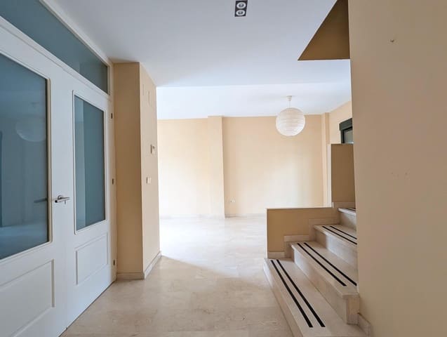 3 bedroom Townhouse for sale in Sanlúcar la Mayor with pool - € 240,000 (Ref: 9897345)