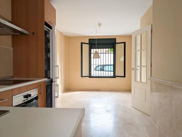 3 bedroom Townhouse for sale in Sanlúcar la Mayor with pool - € 240,000 (Ref: 9897345)