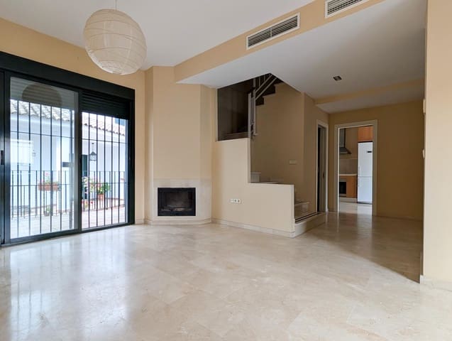 3 bedroom Townhouse for sale in Sanlúcar la Mayor with pool - € 240,000 (Ref: 9897345)