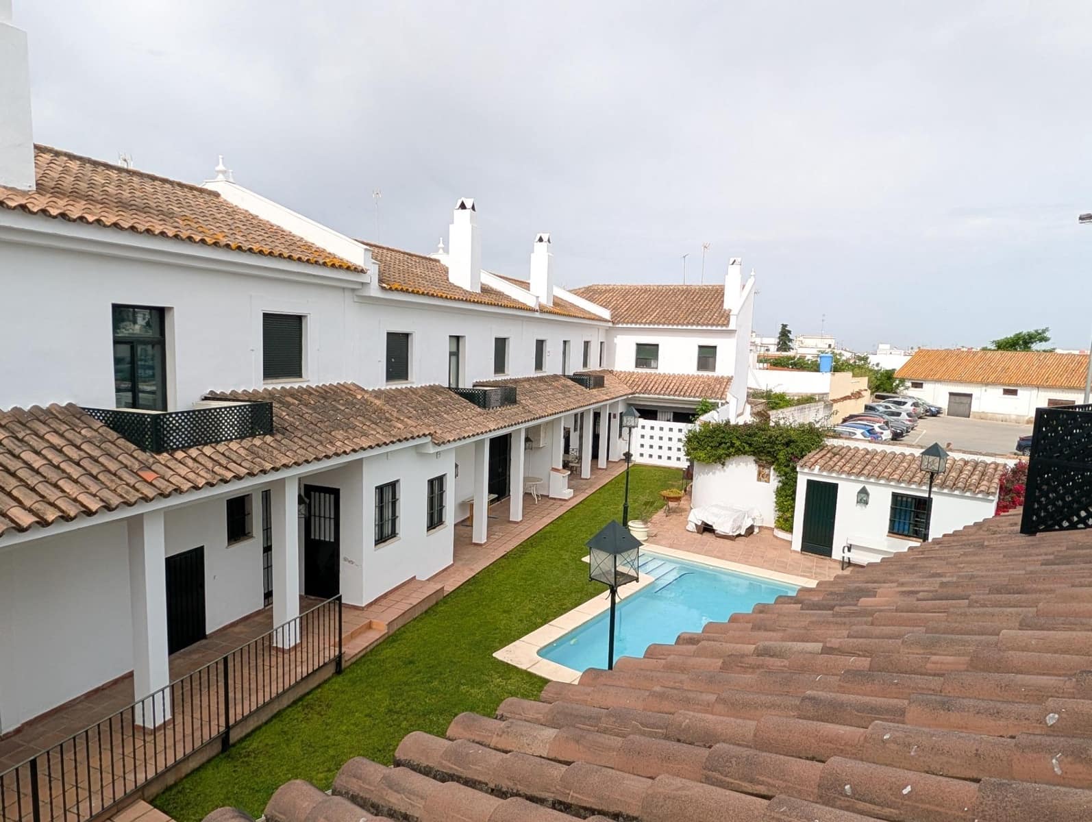 3 bedroom Townhouse for sale in Sanlucar la Mayor with pool - € 240,000 (Ref: 9897345)