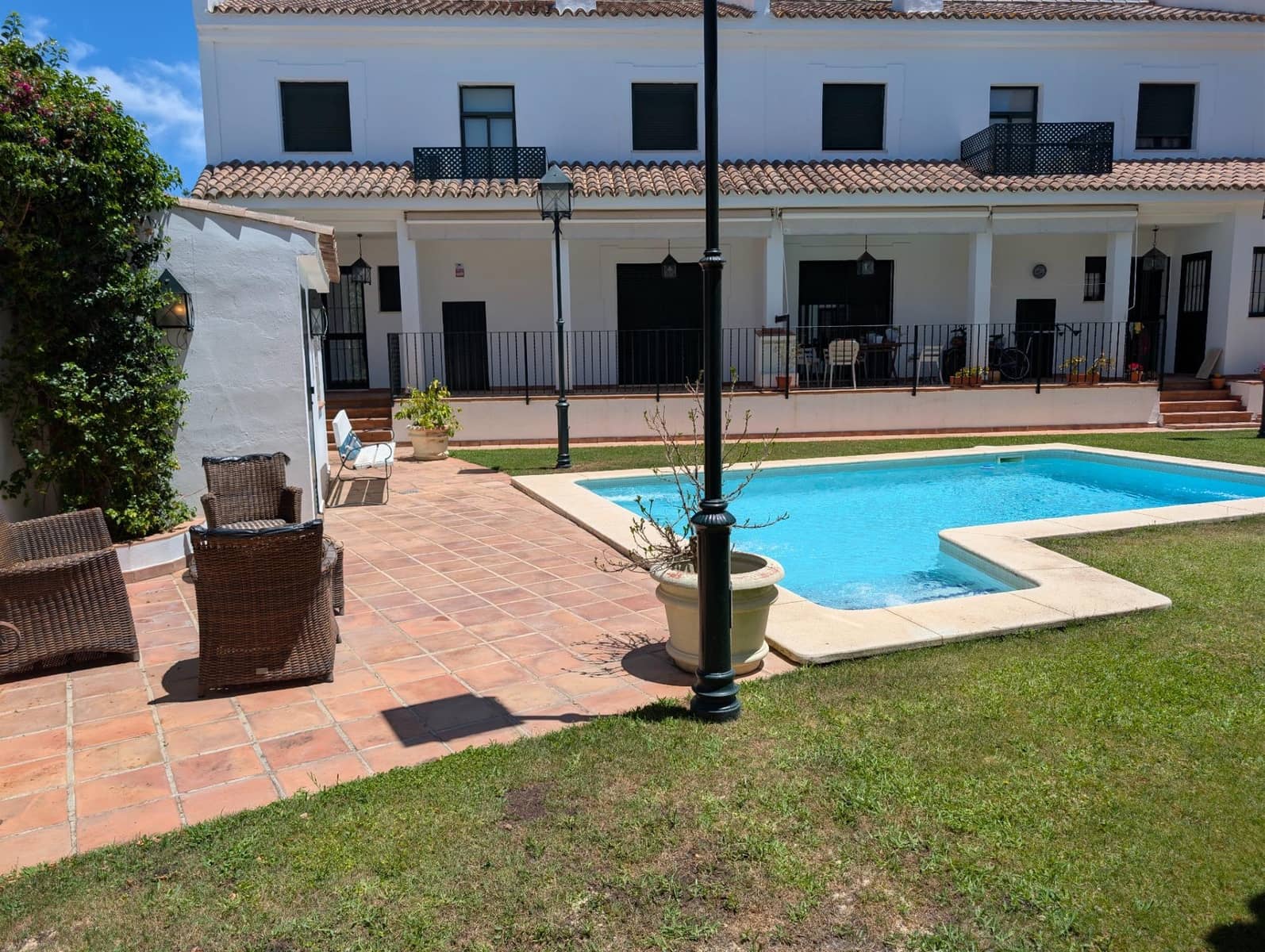 3 bedroom Townhouse for sale in Sanlucar la Mayor with pool - € 240,000 (Ref: 9897345)