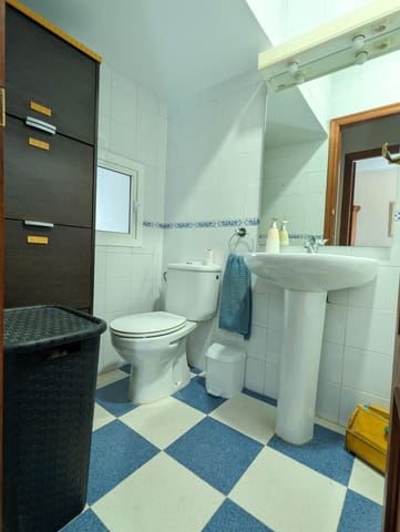 3 bedroom Townhouse for rent in Sanlúcar la Mayor - € 700 (Ref: 9897346)
