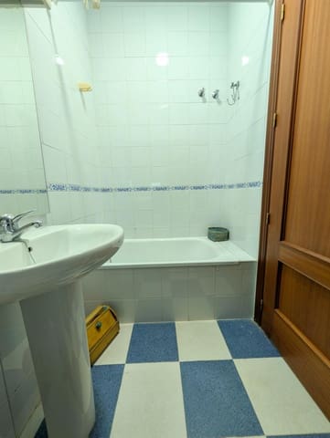 3 bedroom Townhouse for rent in Sanlúcar la Mayor - € 700 (Ref: 9897346)