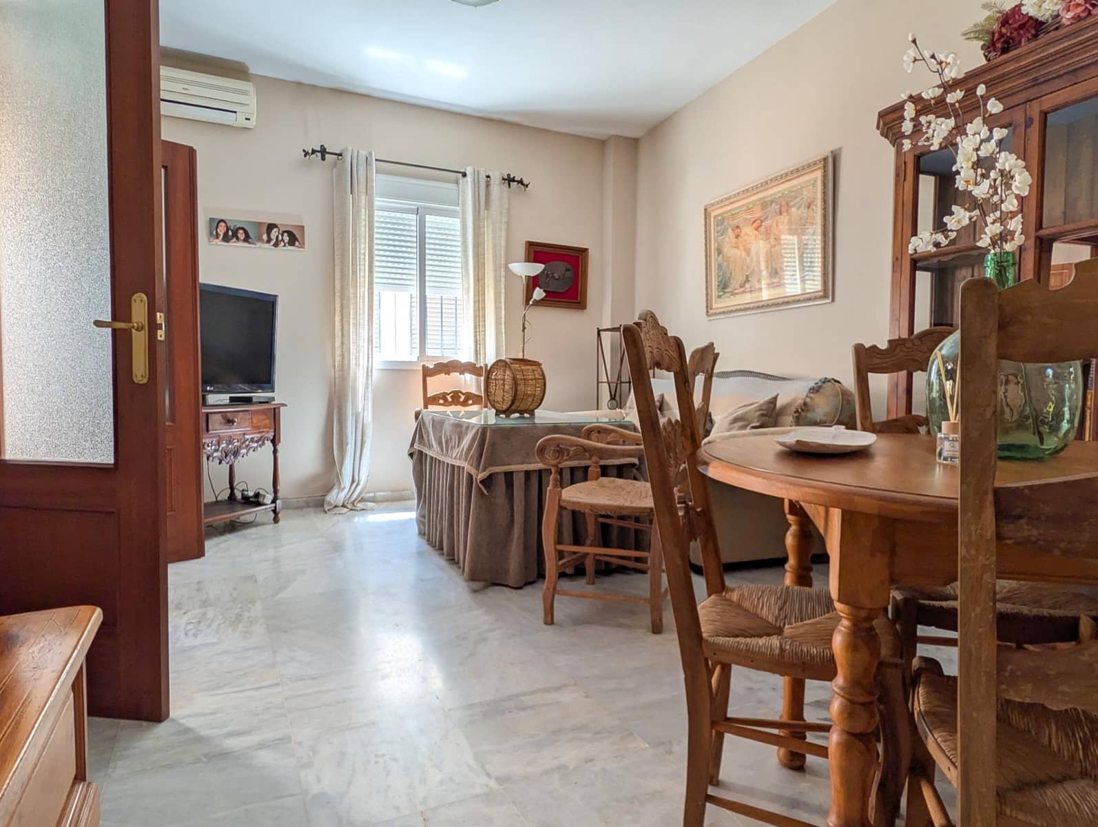 3 bedroom Townhouse for rent in Sanlucar la Mayor - € 700 (Ref: 9897346)