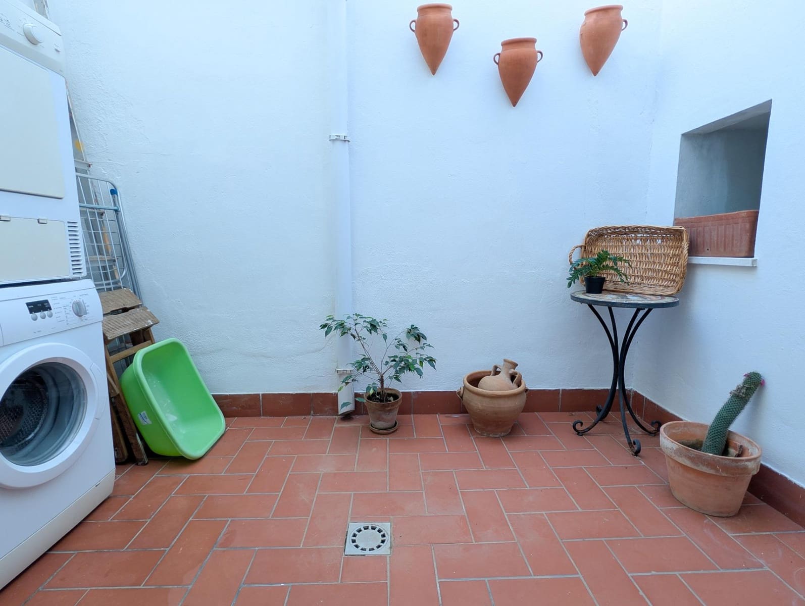 3 bedroom Townhouse for rent in Sanlucar la Mayor - € 700 (Ref: 9897346)
