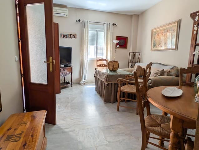3 bedroom Townhouse for rent in Sanlúcar la Mayor - € 700 (Ref: 9897346)