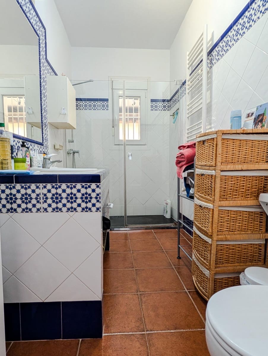 6 bedroom Villa for sale in Sanlucar la Mayor with pool - € 434,900 (Ref: 9897347)