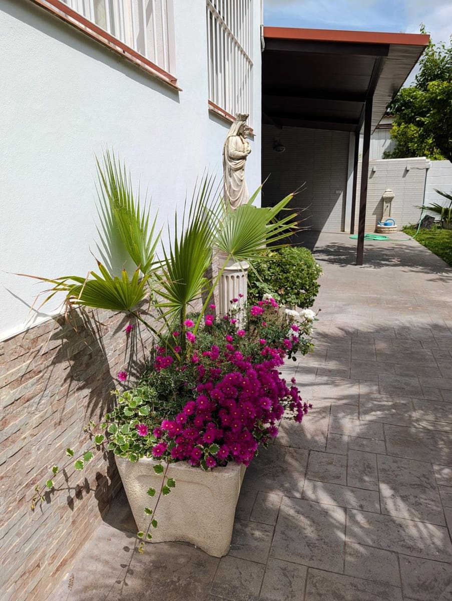 6 bedroom Villa for sale in Sanlucar la Mayor with pool - € 434,900 (Ref: 9897347)