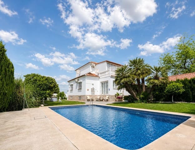 6 bedroom Villa for sale in Sanlúcar la Mayor with pool - € 434,900 (Ref: 9897347)