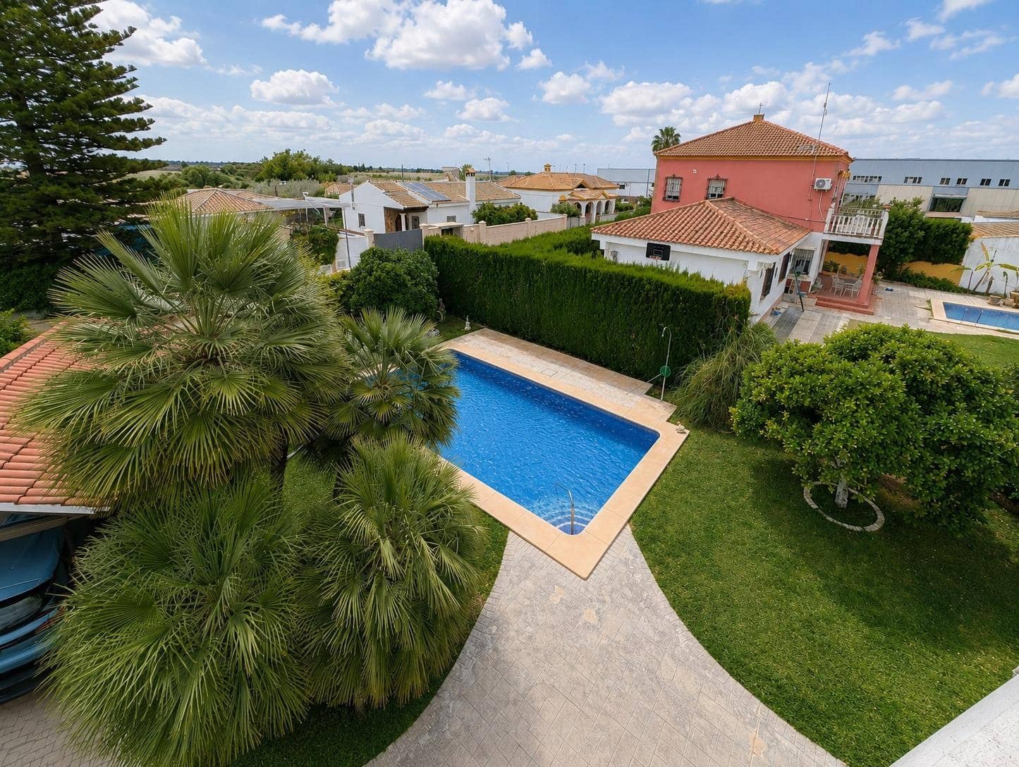 6 bedroom Villa for sale in Sanlucar la Mayor with pool - € 434,900 (Ref: 9897347)