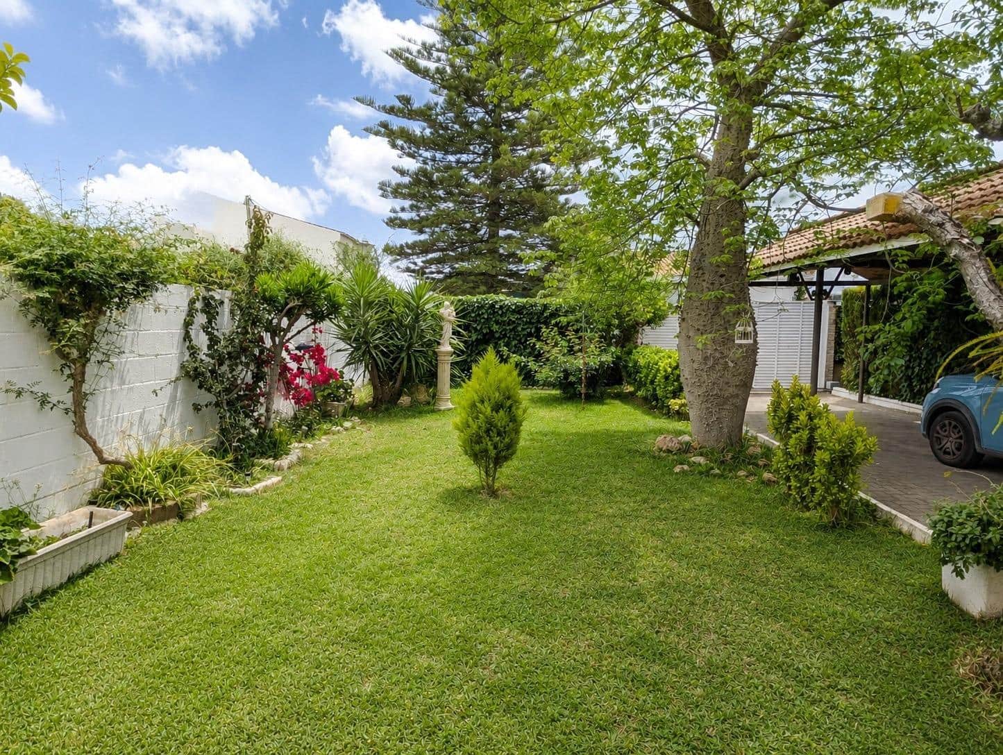6 bedroom Villa for sale in Sanlucar la Mayor with pool - € 434,900 (Ref: 9897347)