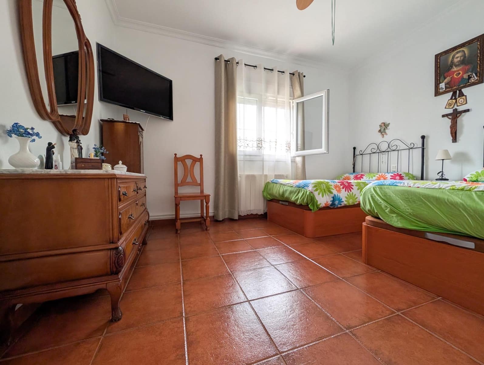 6 bedroom Villa for sale in Sanlucar la Mayor with pool - € 434,900 (Ref: 9897347)