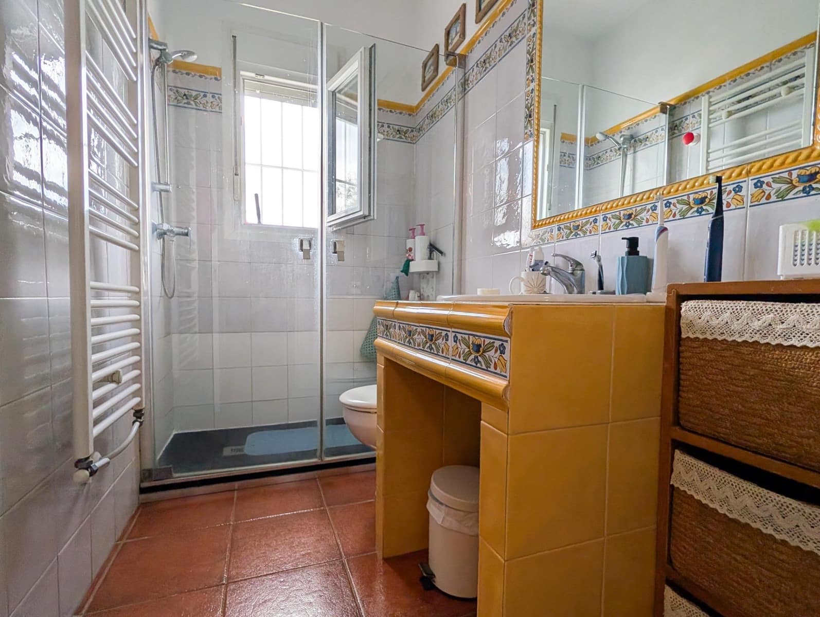 6 bedroom Villa for sale in Sanlucar la Mayor with pool - € 434,900 (Ref: 9897347)