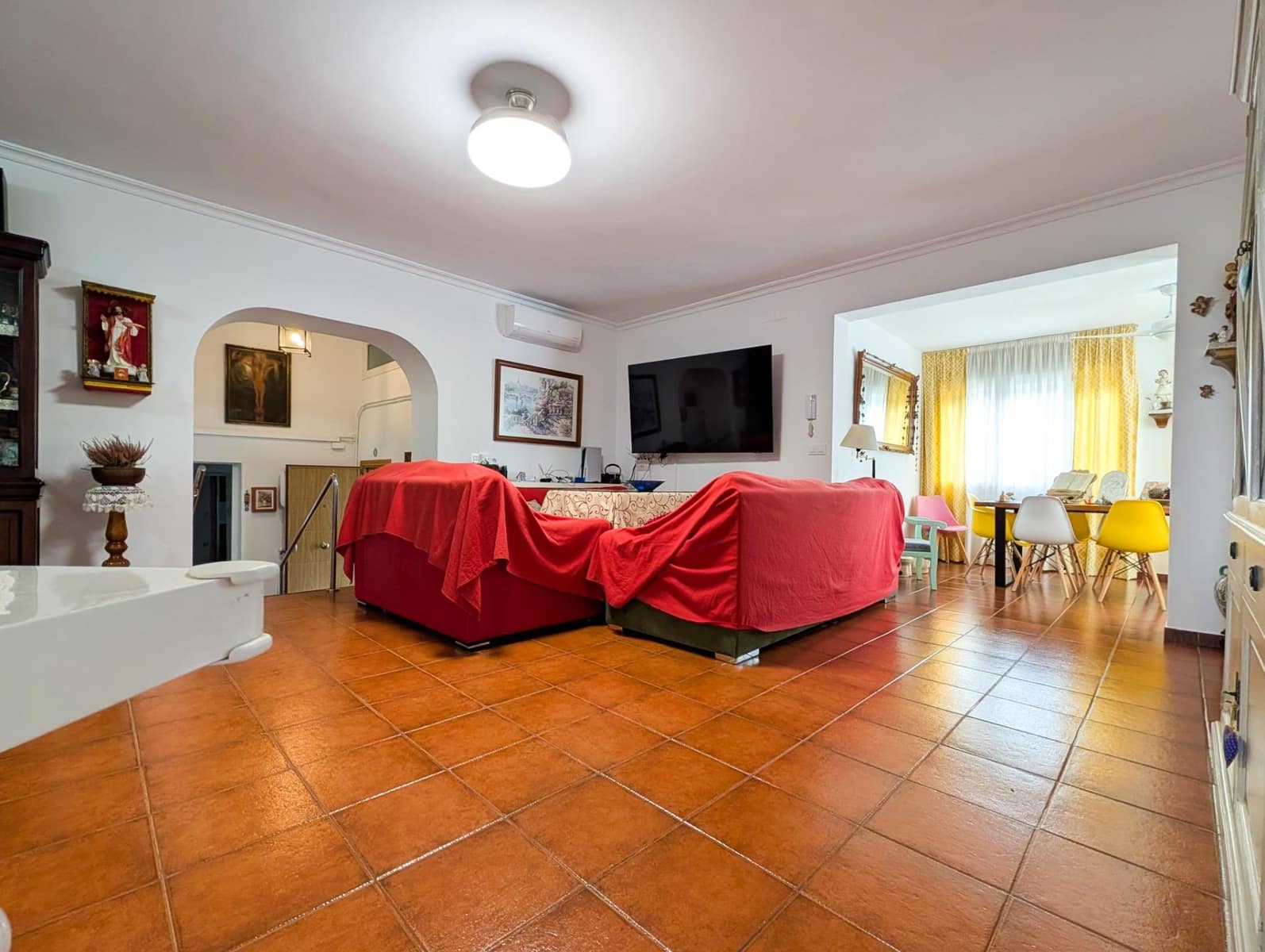 6 bedroom Villa for sale in Sanlucar la Mayor with pool - € 434,900 (Ref: 9897347)