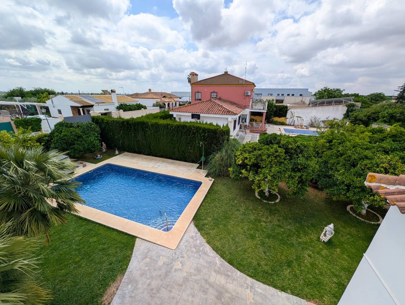 6 bedroom Villa for sale in Sanlucar la Mayor with pool - € 434,900 (Ref: 9897347)