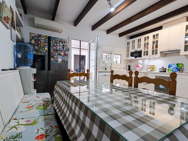 6 bedroom Villa for sale in Sanlúcar la Mayor with pool - € 434,900 (Ref: 9897347)