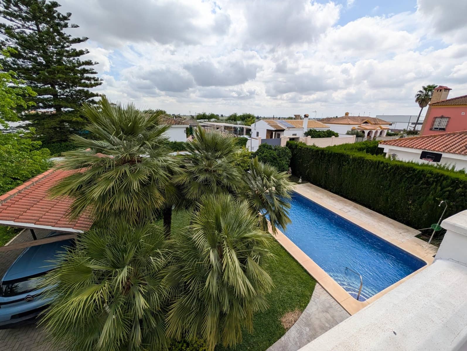 6 bedroom Villa for sale in Sanlucar la Mayor with pool - € 434,900 (Ref: 9897347)
