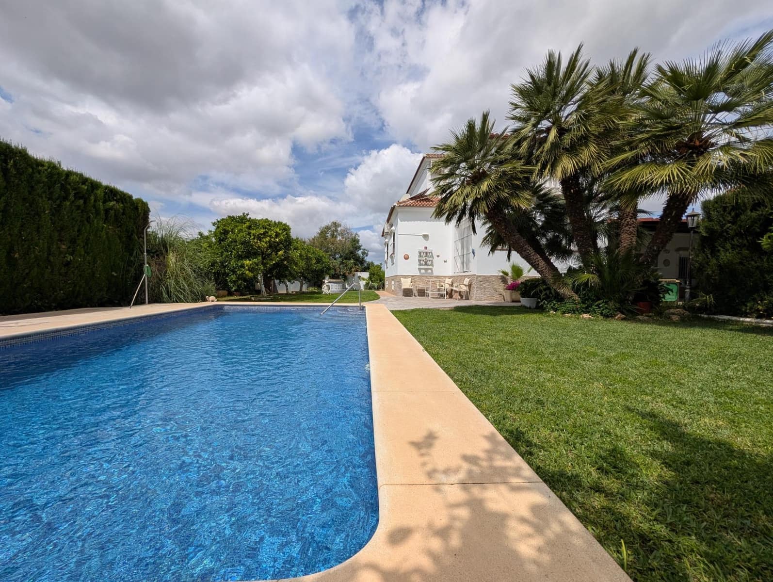 6 bedroom Villa for sale in Sanlucar la Mayor with pool - € 434,900 (Ref: 9897347)