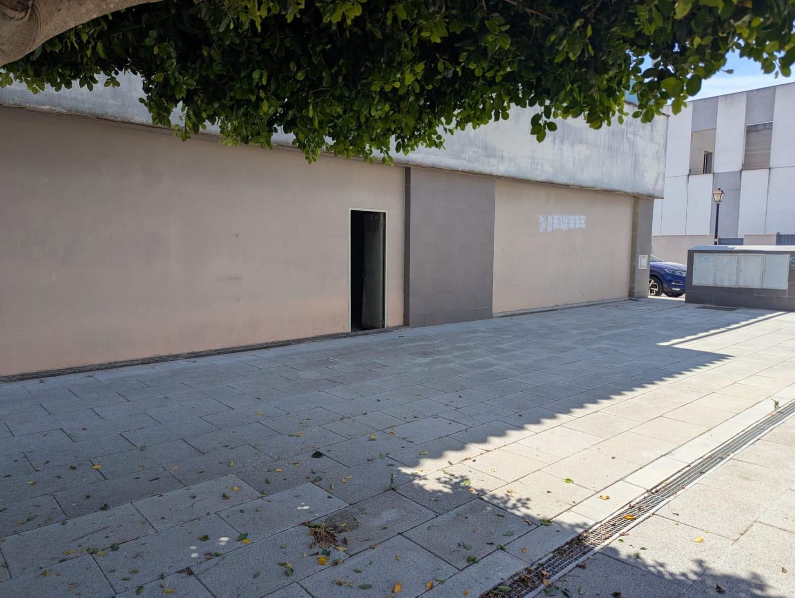 Kaupallinen myytävänä paikassa Sanlucar la Mayor - 84 900 € (Ref: 9897348)