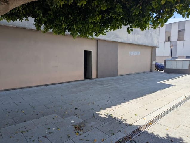 Kaupallinen myytävänä paikassa Sanlúcar la Mayor - 84 900 € (Ref: 9897348)