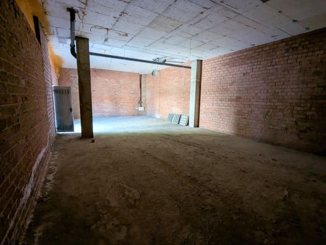 Kaupallinen myytävänä paikassa Sanlúcar la Mayor - 84 900 € (Ref: 9897348)