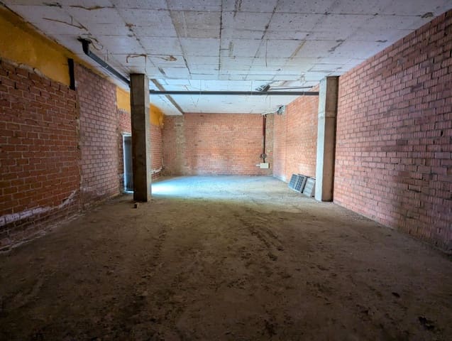 Kaupallinen myytävänä paikassa Sanlúcar la Mayor - 84 900 € (Ref: 9897348)