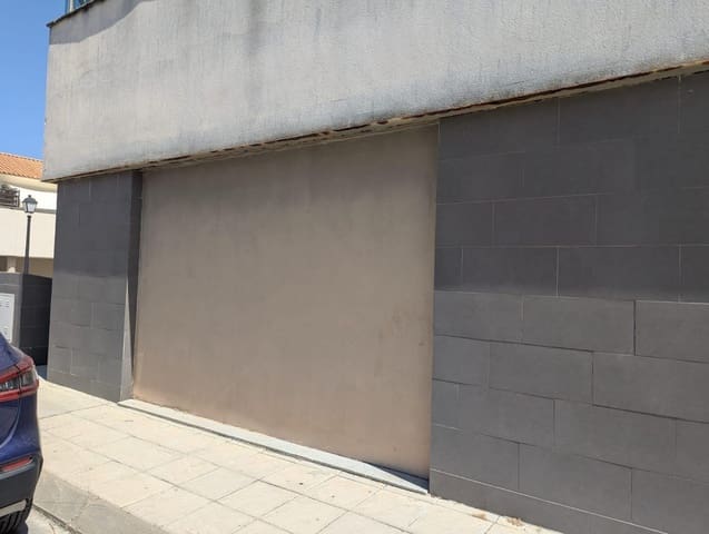 Kaupallinen myytävänä paikassa Sanlúcar la Mayor - 84 900 € (Ref: 9897348)
