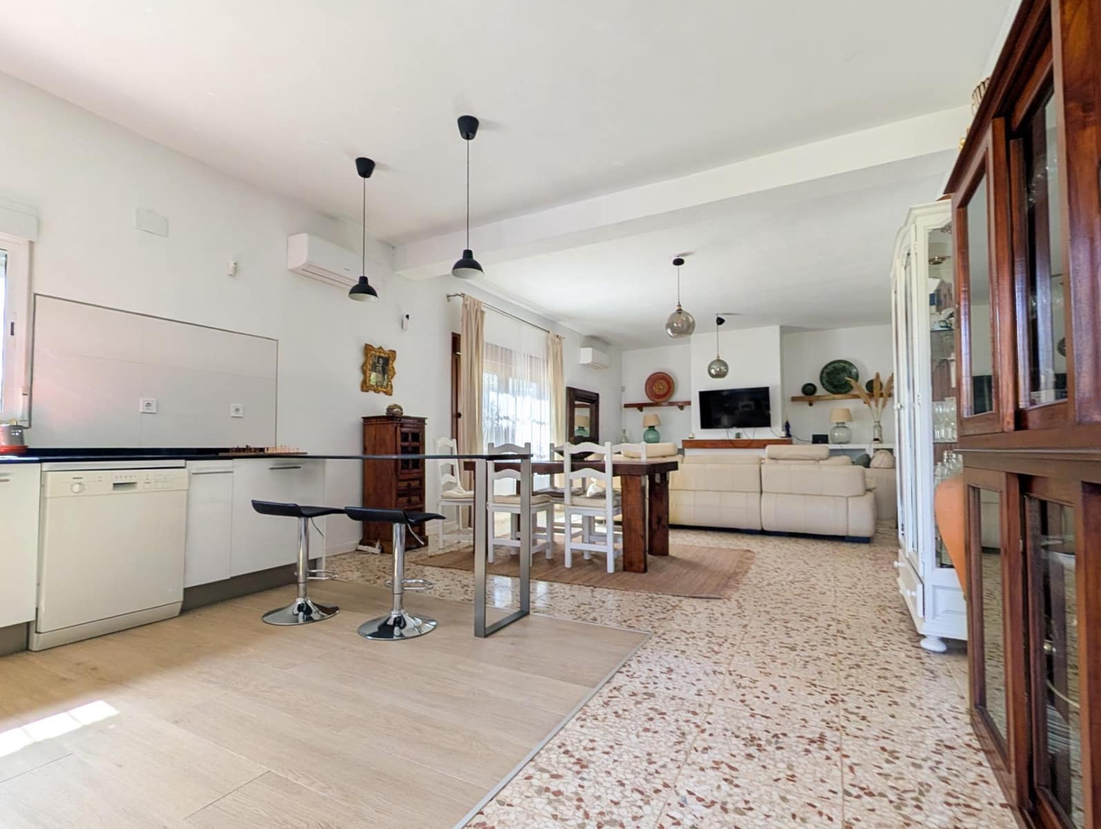 3 bedroom Villa for sale in Sanlucar la Mayor - € 280,000 (Ref: 9897349)