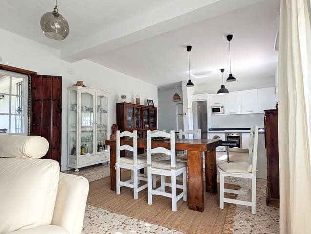 3 bedroom Villa for sale in Sanlúcar la Mayor - € 280,000 (Ref: 9897349)