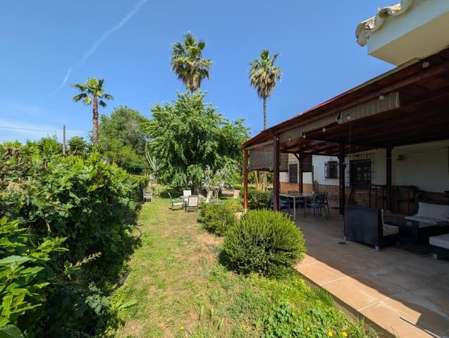3 bedroom Villa for sale in Sanlúcar la Mayor - € 280,000 (Ref: 9897349)