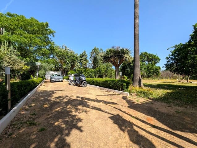 3 bedroom Villa for sale in Sanlúcar la Mayor - € 280,000 (Ref: 9897349)