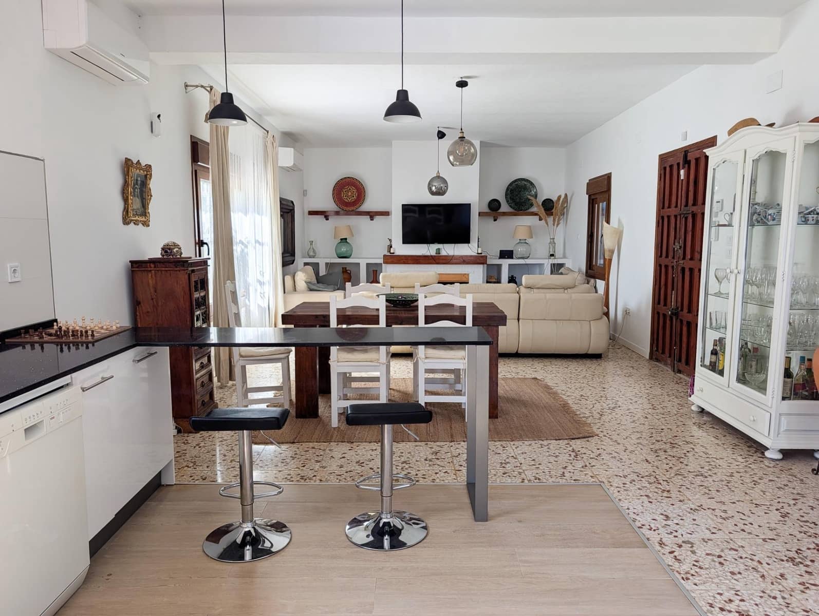 3 bedroom Villa for sale in Sanlucar la Mayor - € 280,000 (Ref: 9897349)