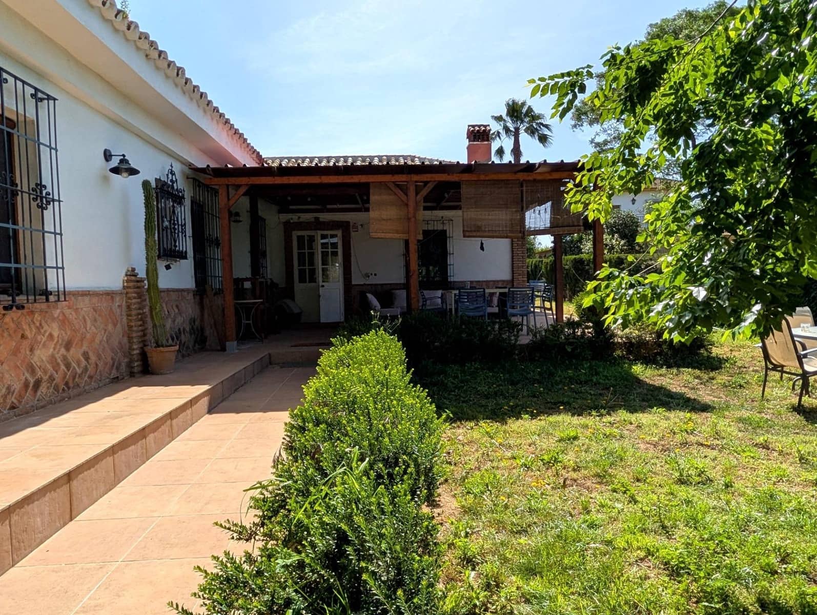 3 bedroom Villa for sale in Sanlucar la Mayor - € 280,000 (Ref: 9897349)
