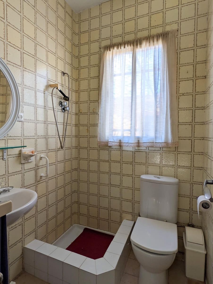 5 bedroom Villa for sale in Sanlucar la Mayor with pool garage - € 420,000 (Ref: 9897350)