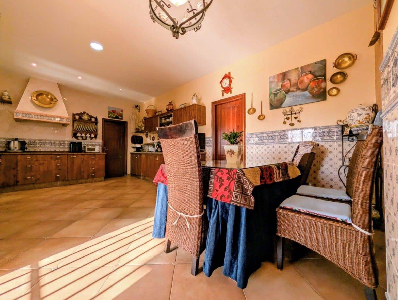 5 bedroom Villa for sale in Sanlucar la Mayor with pool garage - € 420,000 (Ref: 9897350)